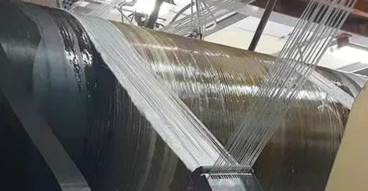 Cuộn vật liệu Carbon gia cường Epoxy trong quá trình sản xuất