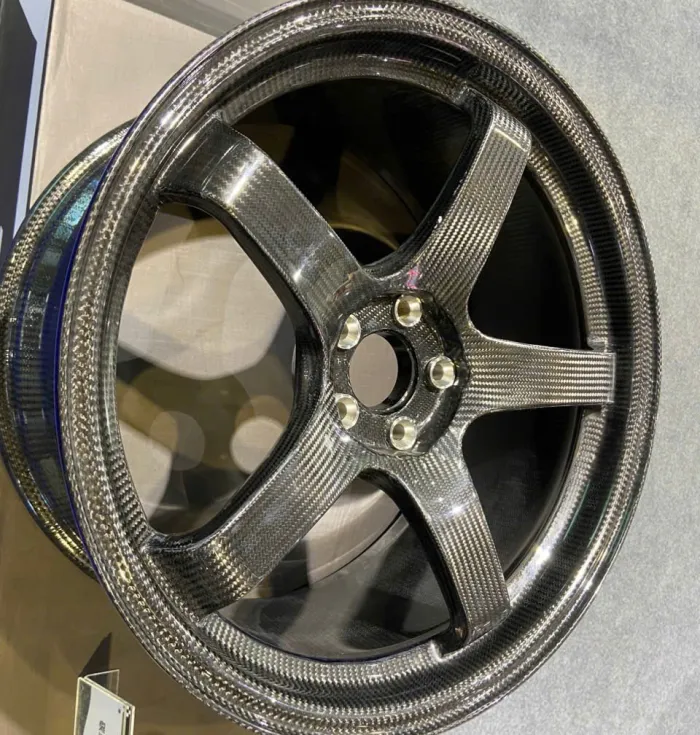 Mâm xe composite sợi carbon